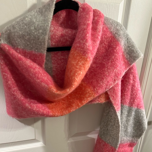 Steve Madden Colorblock Oblong Long Scarves, with Fringe Detail. Versatile! - Picture 14 of 16